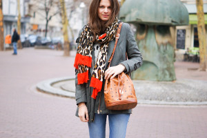 natural-coloured