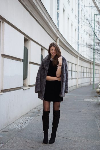 Festive Outfit: Embellished Neck Velvet Dress