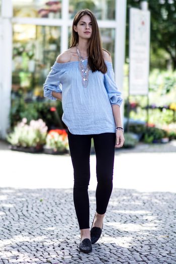 Babyblaues Off Shoulder Shirt