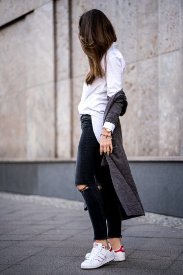 Wie trägt man schwarze Jeans