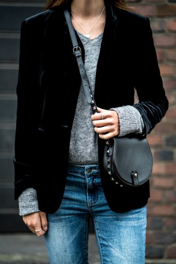 Wie trägt man eine cross-body Tasche