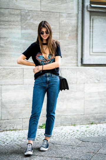 Wie trägt man ein V-Neck Choker Shirt