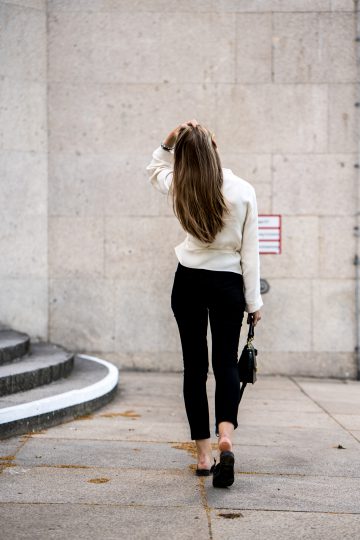 Wie trägt man schwarze Jeans