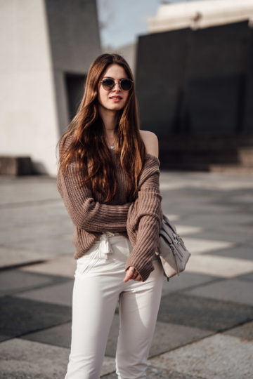 how to wear an one-shoulder sweater