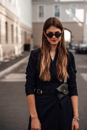 Blauer Blazer mit Nadelstreifen