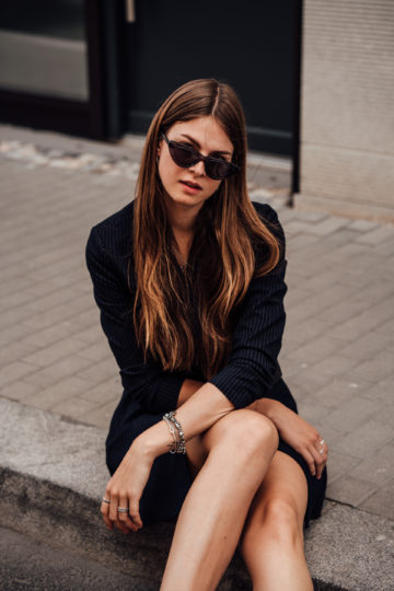 Wie trÃ¤gt man eine schwarze SOnnenbrille