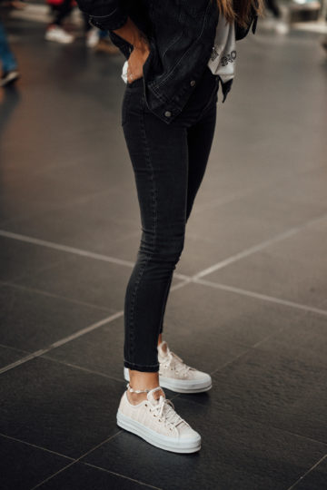 Wie trägt man Plattform Sneakers